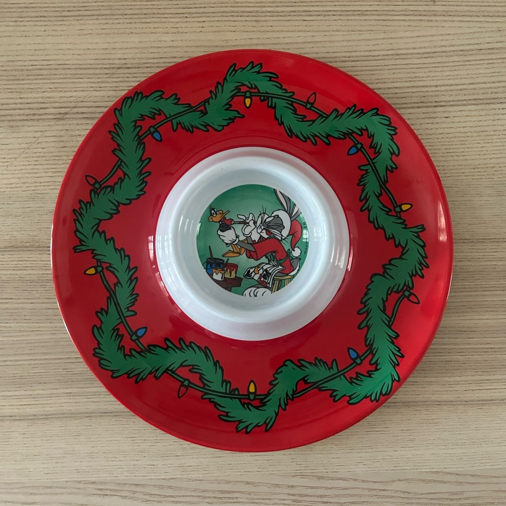 Vintage Bugs Bunny Plastic Christmas Dipping Dish  Looney Tunes Wreath Daffy